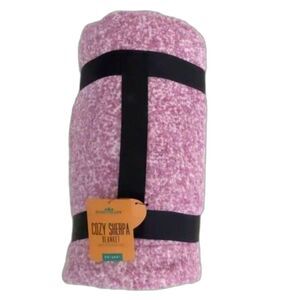 NEW Northeast Outfitters Cozy Sherpa Throw Blanket Purple Lavender